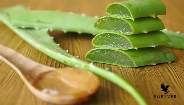 ماساژ با ژل آلوئه ورا